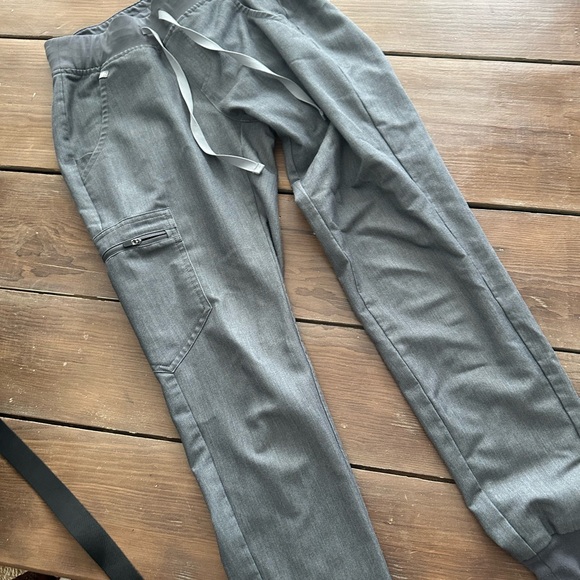 Figs Scrub Set - Picture 3 of 5